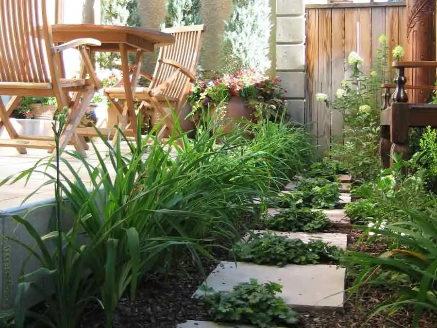 Square-cut buff flagstone path through the Urban Tuscan garden